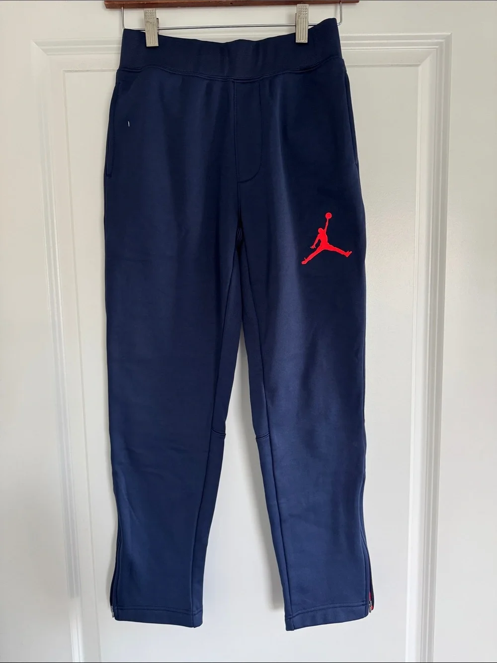 New Kids Nike Jordan Therma-Fit Dark Blue Sweatpants w Orange Logo M
